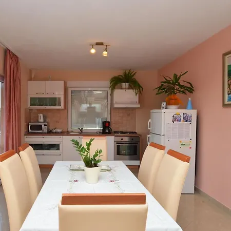 By The Sea Karbuni, Korcula - 15699 Apartment *